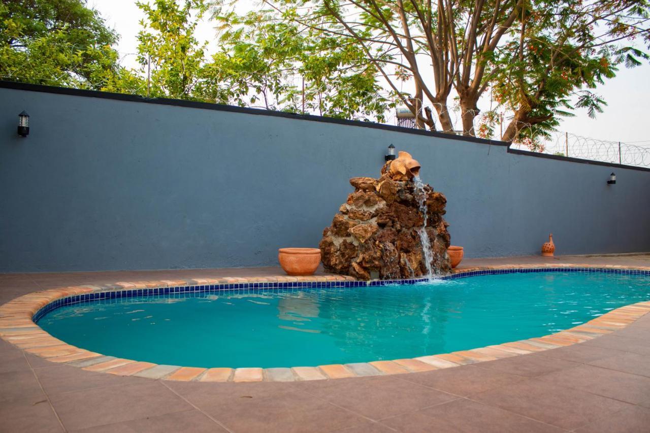 Chitova'S Guesthouse Victoria Falls Dış mekan fotoğraf