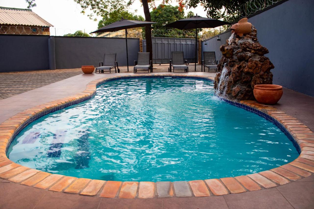 Chitova'S Guesthouse Victoria Falls Dış mekan fotoğraf